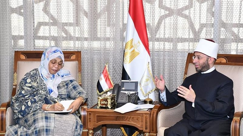 وزير الأوقاف يستقبل