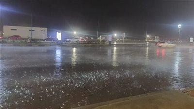 ثلوج وأمطار غزيرة تضرب شوارع وميادين الإسكندرية فجرا (فيديو وصور)