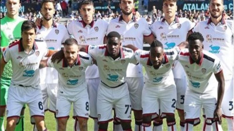 فريق كالياري الايطالي،