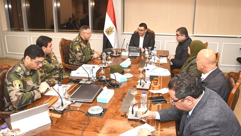 وزير الاسكان خلال