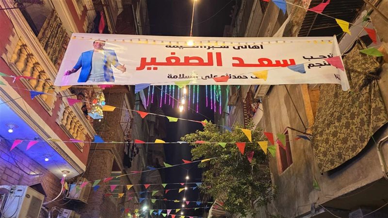 الأهالي يحتفلون بالإفراج