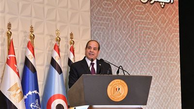 الرئاسة في أسبوع.. السيسي يشهد حفل يوم الشهيد.. يزور الأكاديمية العسكرية.. يؤدي صلاة الجمعة بمسجد المشير.. ويكلف الحكومة بسرعة إنجاز مشروعات الإسكان