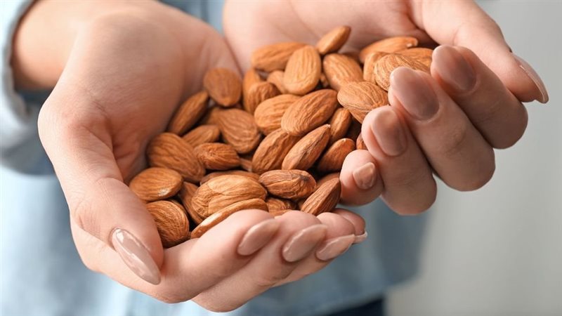 فوائد اللوز، فيتو