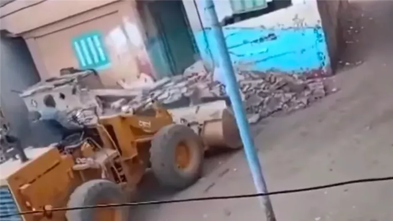 لحظة هدم منزل الاورمان