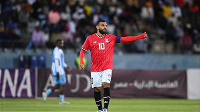 محمد صلاح وزيزو يستعرضان مهاراتهما أثناء تدريب المنتخب استعدادا لمباراة سيراليون (فيديو)