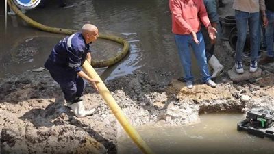 الانتهاء من إصلاح كسر خط طرد المياه محطة البنا بطريق زويل بحدائق أكتوبر 