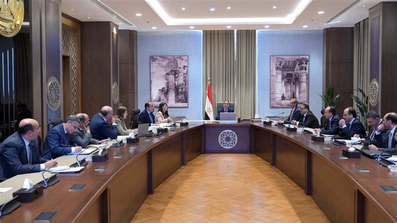 رئيس الوزراء يتابع