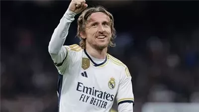 ريال مدريد يعرض قميص مودريتش على هذا النجم