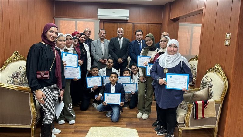 تكريم الطلاب الفائزين