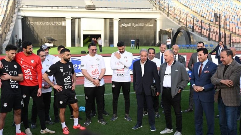 أشرف صبحي يحضر مران