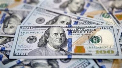تراجع الاستثمار في الدولار الأمريكي مع اقتراب تفعيل رسوم ترامب الجمركية