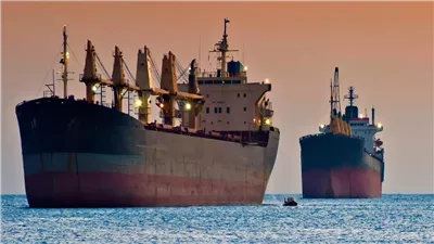 ارتفاع الأمواج يصل لـ 4 أمتار، اضطراب الملاحة على البحر الأحمر وخليج السويس