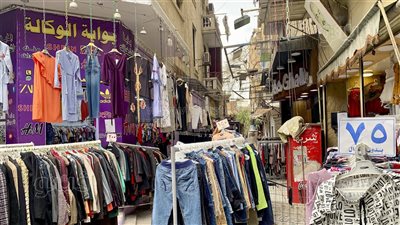  تراجع الإقبال على وكالة البلح في عيد الفطر.. غالبية المستهلكين يفضلون الملابس الجديدة في المواسم.. و«التخفيضات» محاولة أخيرة من التجار للتغلب على الركود (صور)