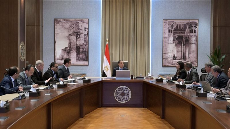 رئيس الوزراء يتابع