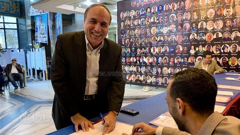 الكاتب الصحفي عبد