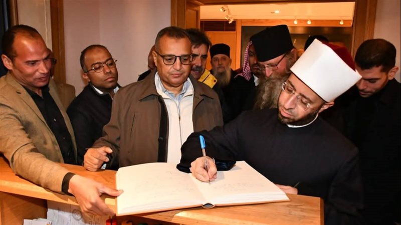 وزير الأوقاف ومحافظ