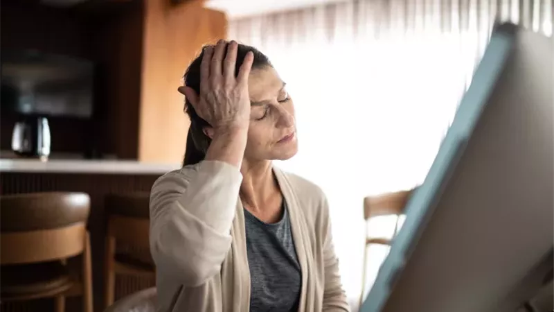 أسباب الشعور بالصداع،