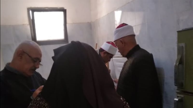 جانب من عملية التسليم،