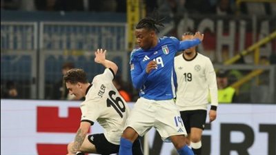 الهدايا تنهال على حامل الكرات بعد مباراة ألمانيا وإيطاليا لهذا السبب
