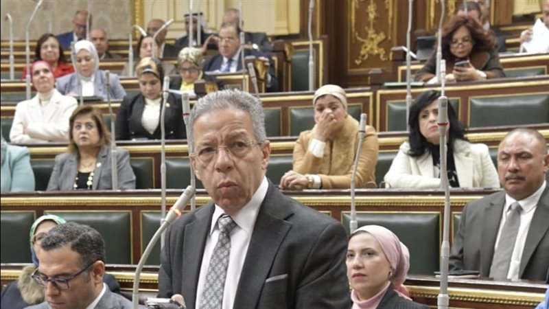 نقيب الأطباء أمام