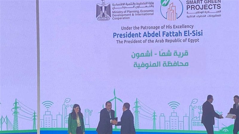 مدبولى يكرم محافظ