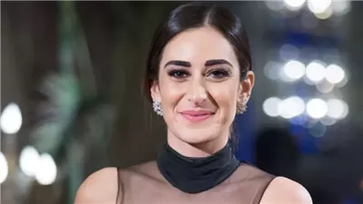 أمينة خليل تخطو على السجادة الحمراء بمهرجان كان للمرة الأولى