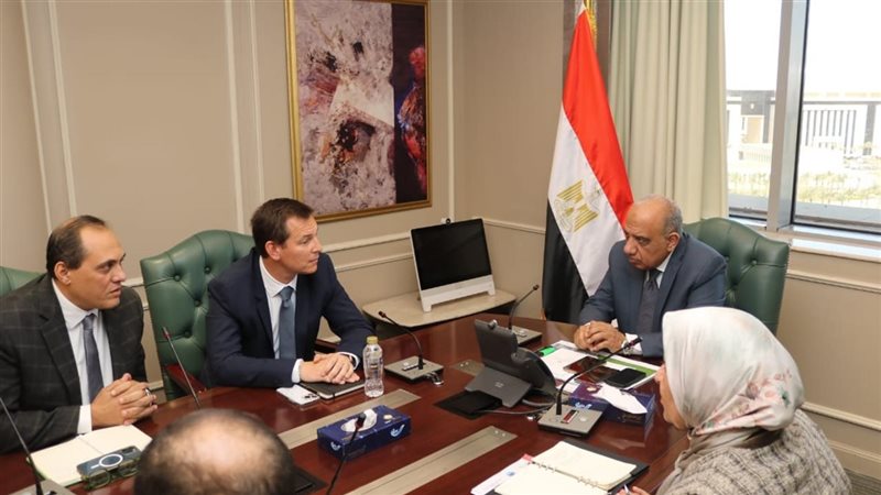 اجتماع وزير الكهرباء