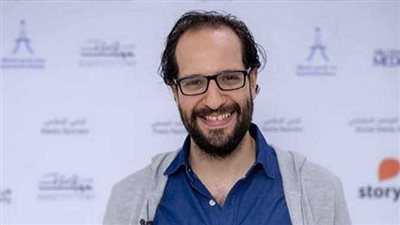 أحمد أمين: لا أرتقي للمنافسة مع نجوم رمضان.. ومقارنتي بـ محمود المليجي شرف كبير.. وسأقدم أولى بطولاتي السينمائية هذا العام (حوار)