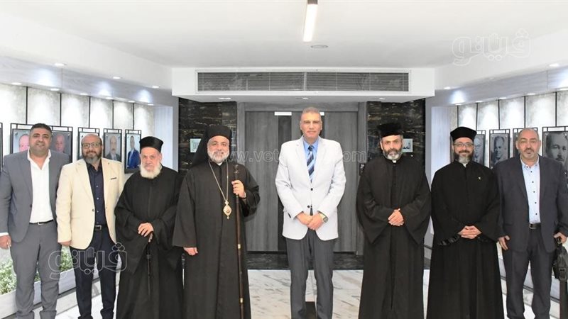 وفد الكنيسة يقدم