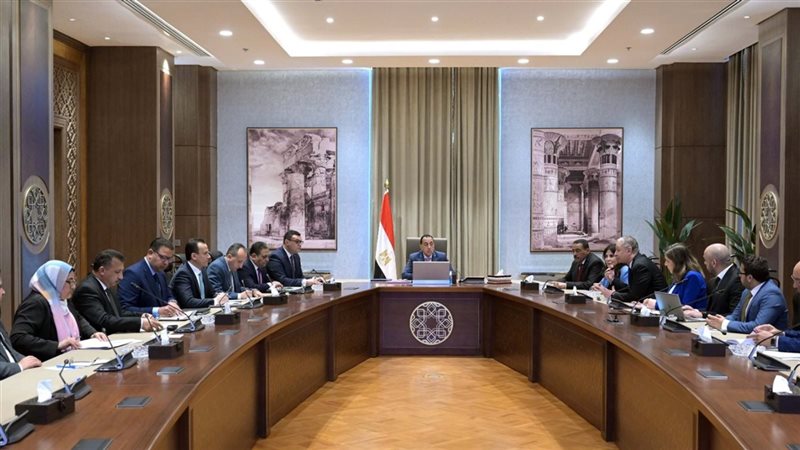 رئيس الوزراء يتابع