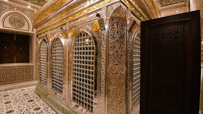 هل الدعاء عند قبر