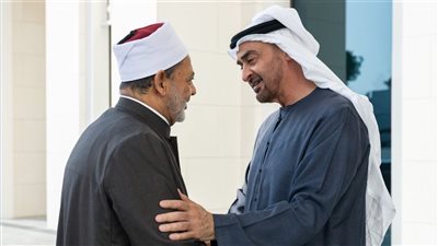 رئيس الإمارات يُجري اتصالًا هاتفيًّا بشيخ الأزهر للاطمئنان علي صحته ويهنئه بعيد الفطر 