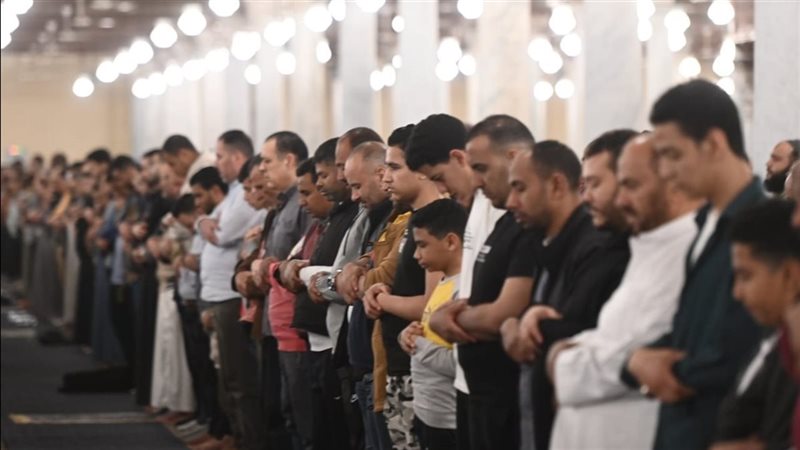 صلاة التراويح بمسجد