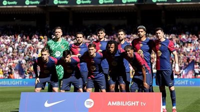 الكشف عن حكام مباراة برشلونة ضد دورتموند في دوري الأبطال 