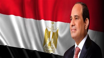  السيسي يشارك المصلين تكبيرات صلاة العيد بمسجد المشير (فيديو)