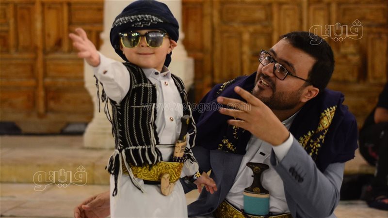 طفل يمني يخطف الأنظار