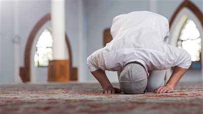 تفسير حلم السجود في المنام وعلاقته برفع الابتلاء 