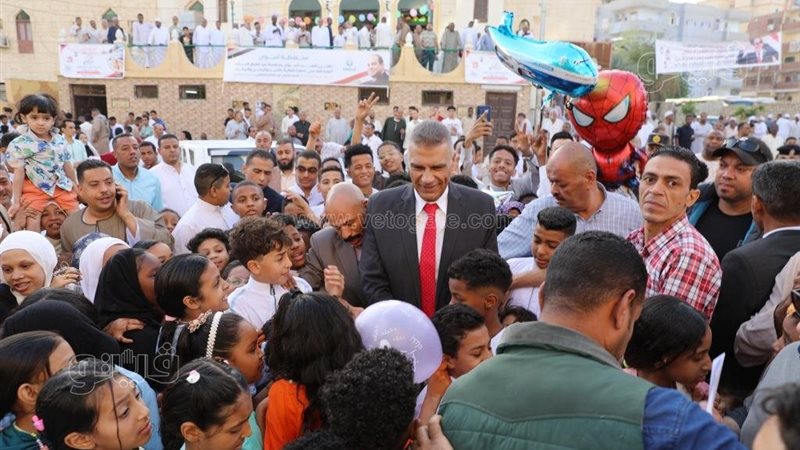 محافظ أسوان يهنئ