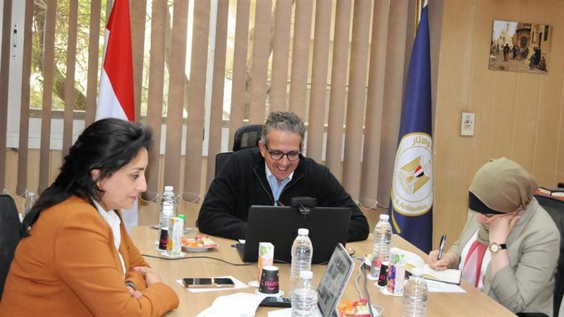 اجتماع وزير السياحة