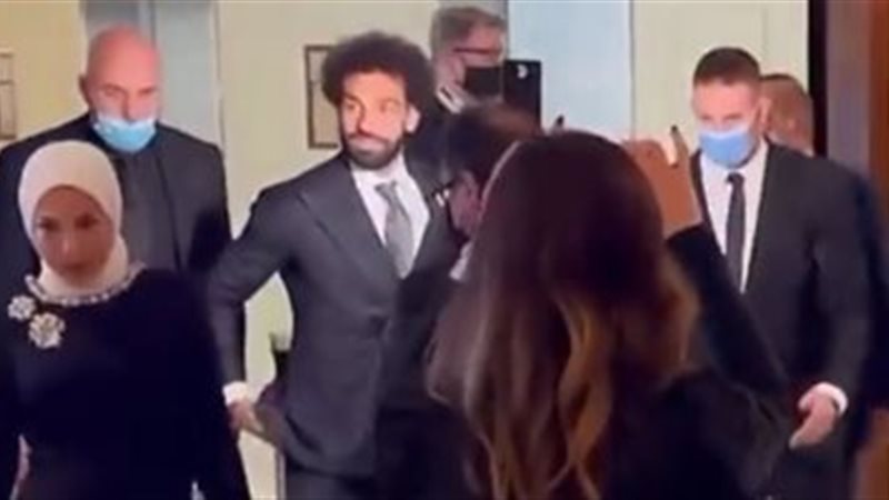محمد صلاح يصل إمارة
