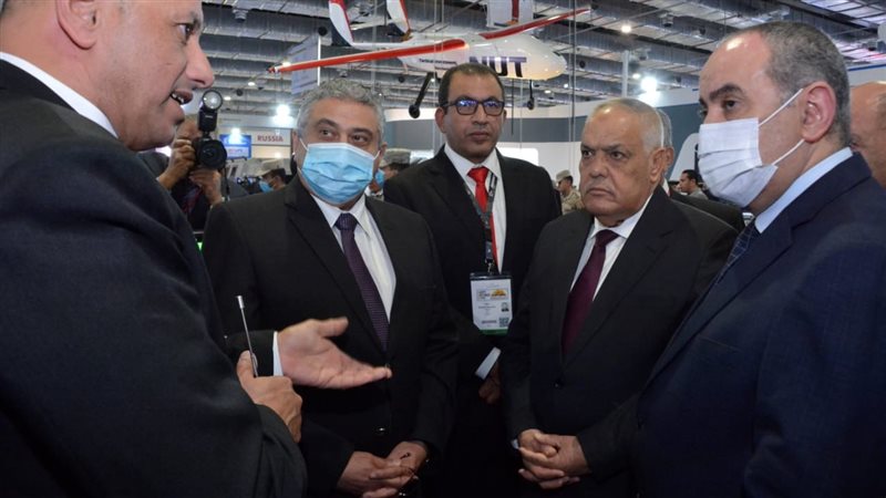 وزير الطيران في معرض