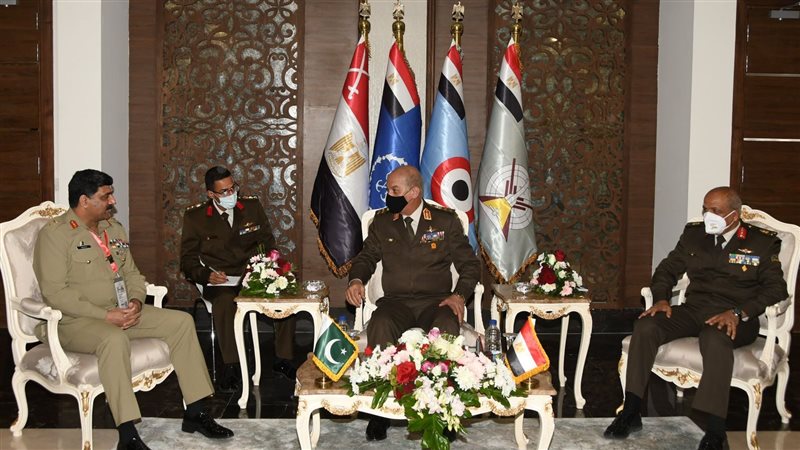 وزير الدفاع يلتقى