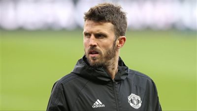 رغم الفوز المتتالي، مانشستر يونايتد يبحث عن مدرب بديل لمايكل كاريك 