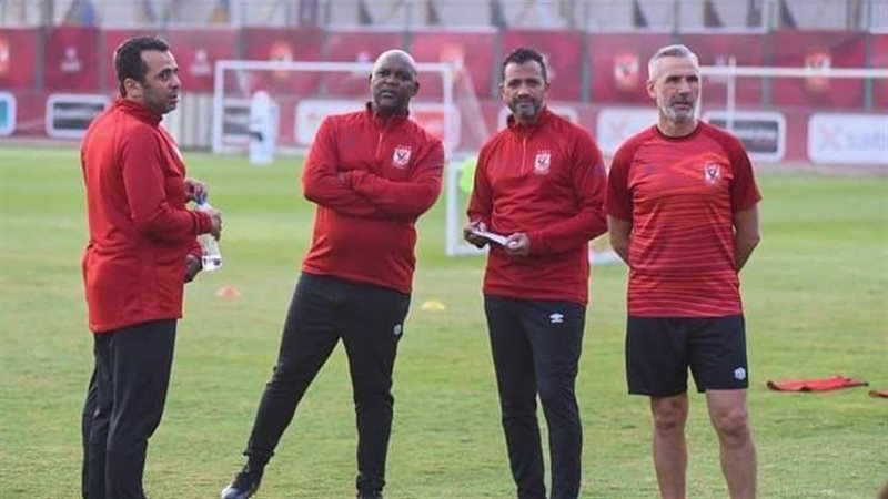 الجهاز الفني للنادي