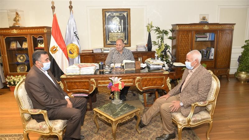 اجتماع محافظ أسيوط