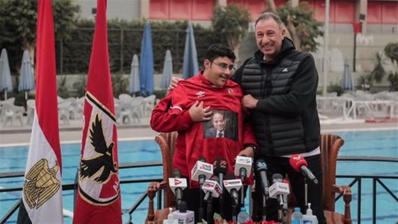الخطيب يستقبل الطفل