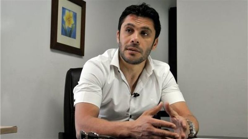 لاعب المنتخب السابق