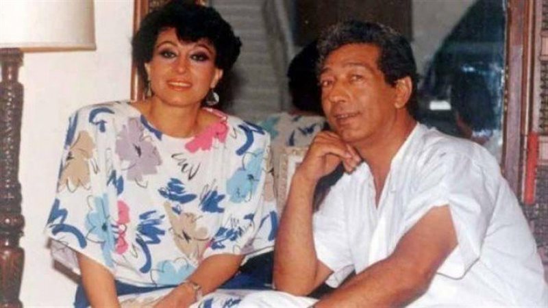 كرم مطاوع وزوجته