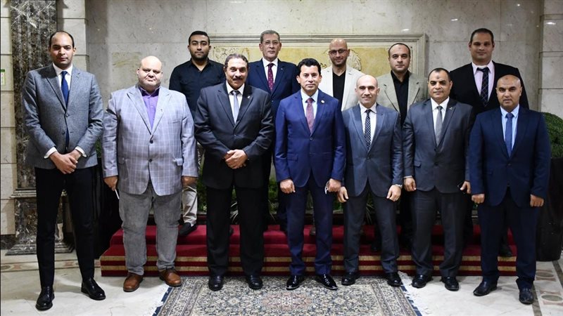 وزير الشباب والرياضة
