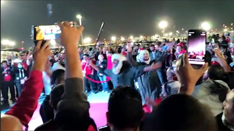 أجواء احتفالية للجماهير